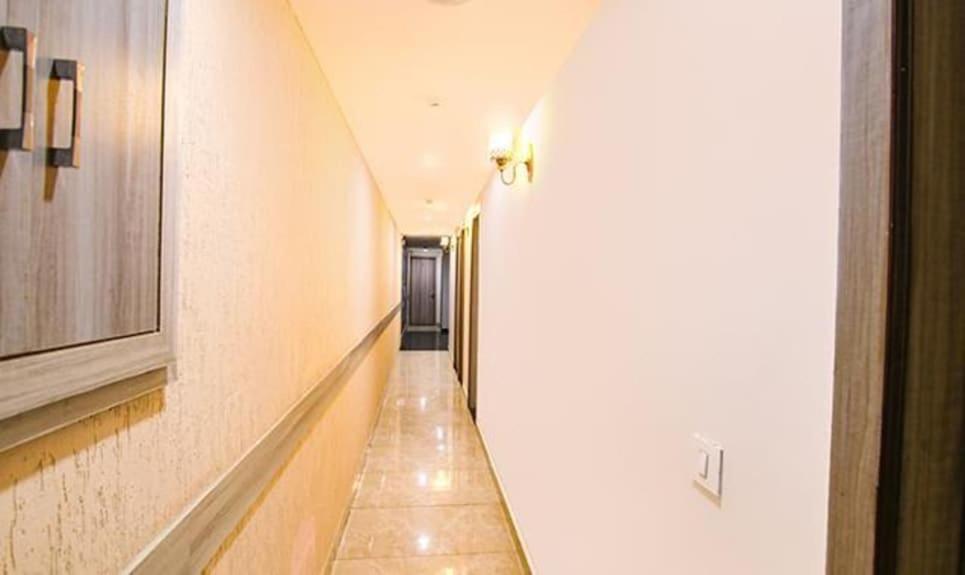 Hotel Welcome Residency Zirakpur Exteriör bild