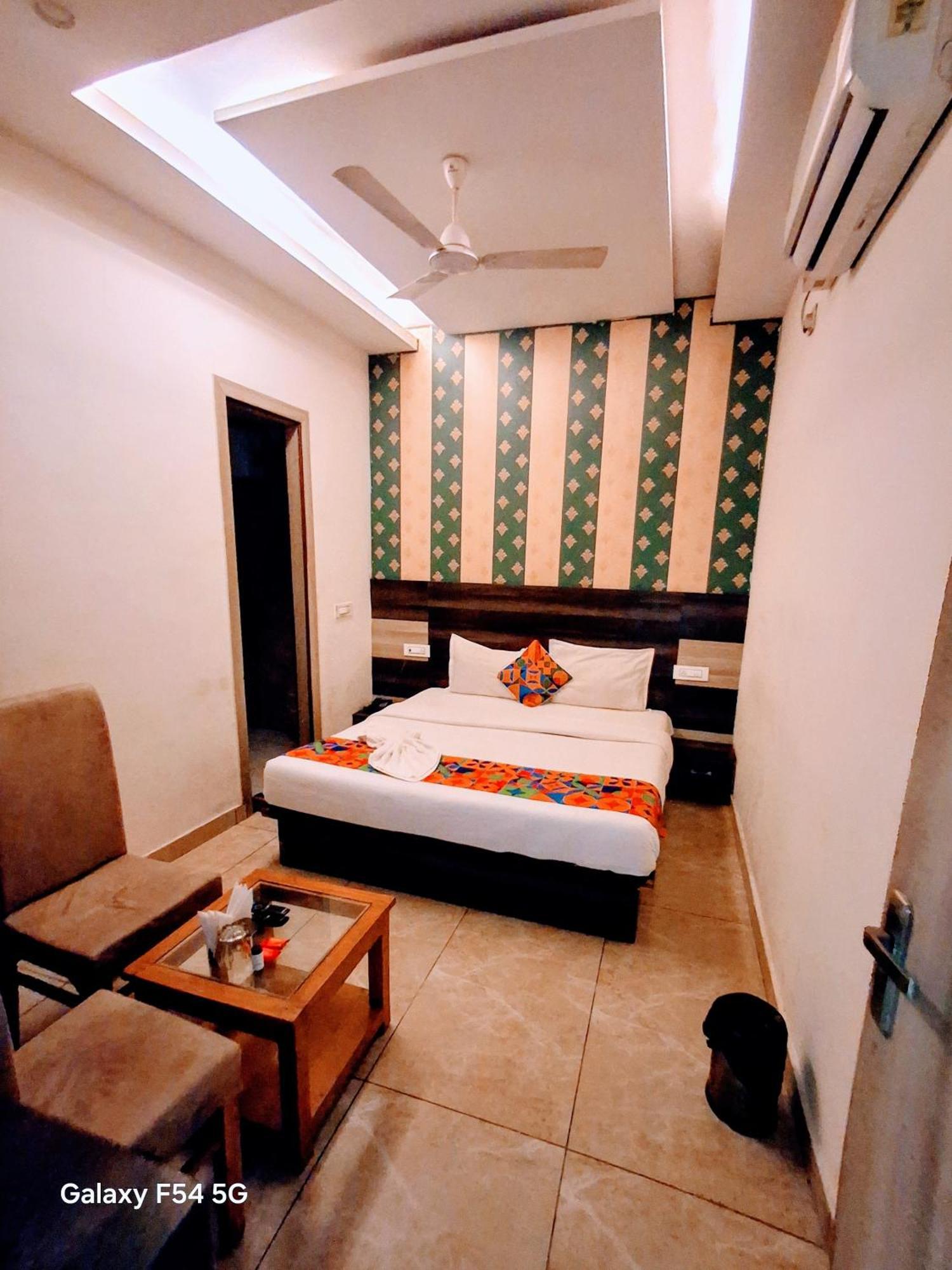 Hotel Welcome Residency Zirakpur Exteriör bild