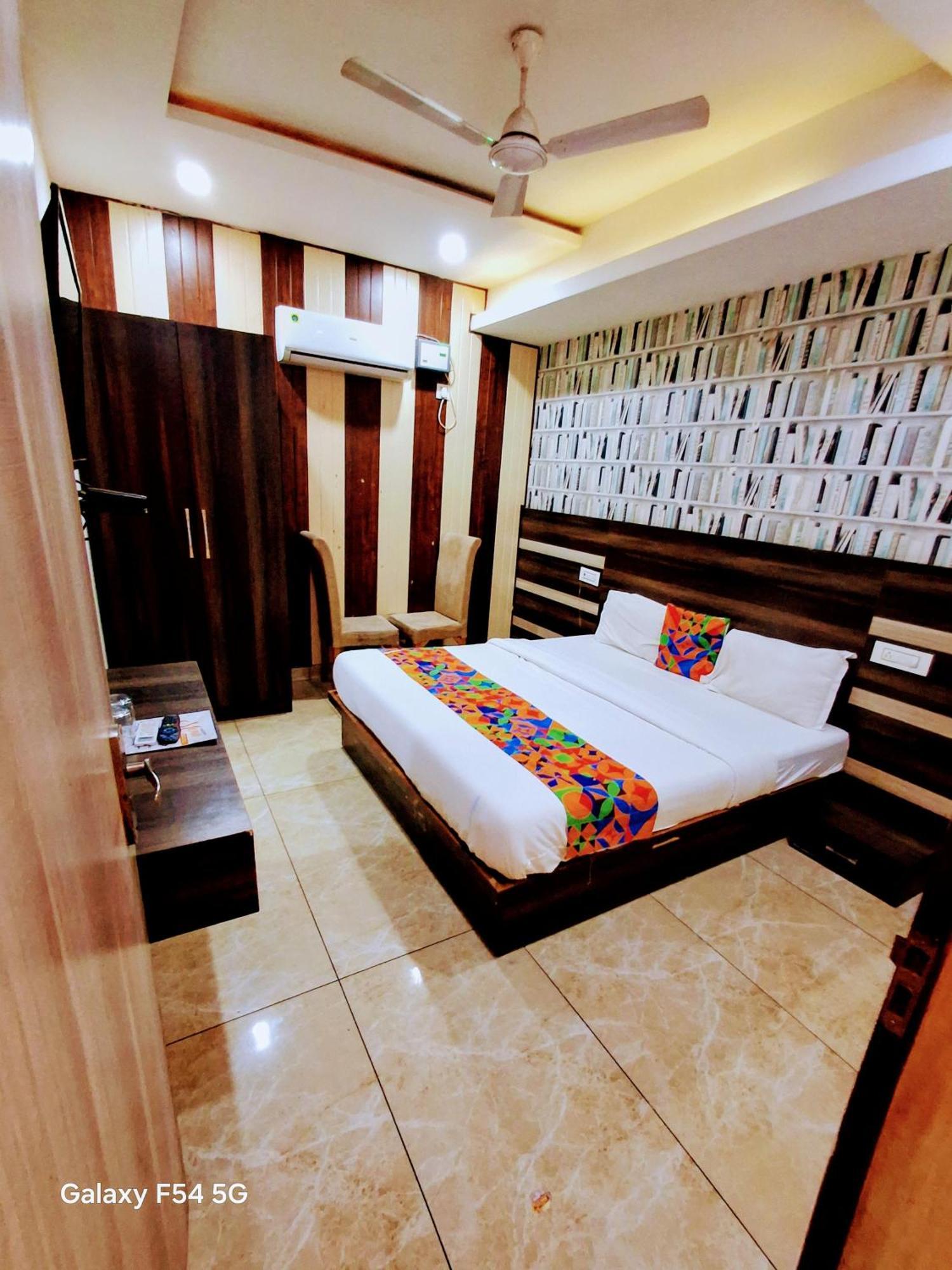 Hotel Welcome Residency Zirakpur Exteriör bild